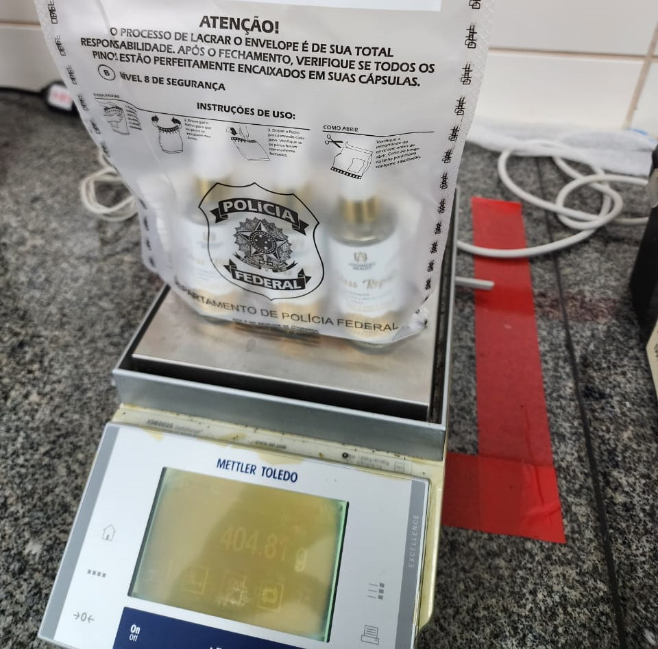 Mulher é presa com cocaína diluída em produtos de beleza no aeroporto de Natal