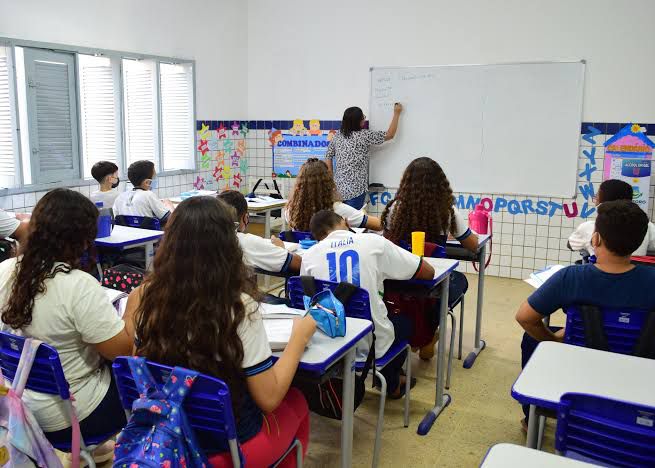 Justiça acata pedido do MP e professores de Mossoró terão que cumprir jornada de trabalho por hora-relógio