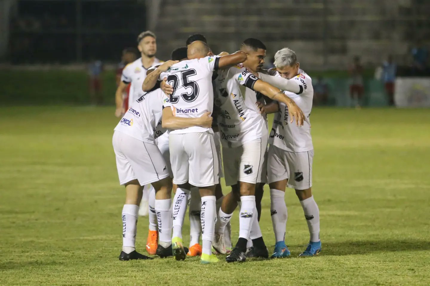 Em jogo empolgante, ABC bate o Potiguar e se garante na final do segundo turno