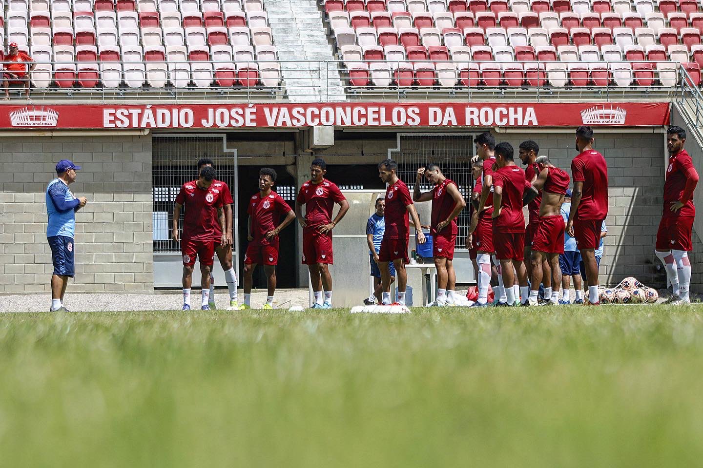 Curtinhas  na véspera da estreia de novo treinador rubro