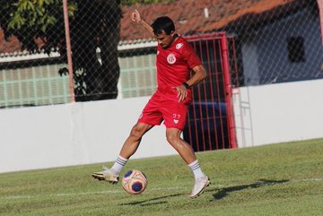 Márcio Mossoró, preciso, fala da necessidade de melhores estádios em nosso futebol