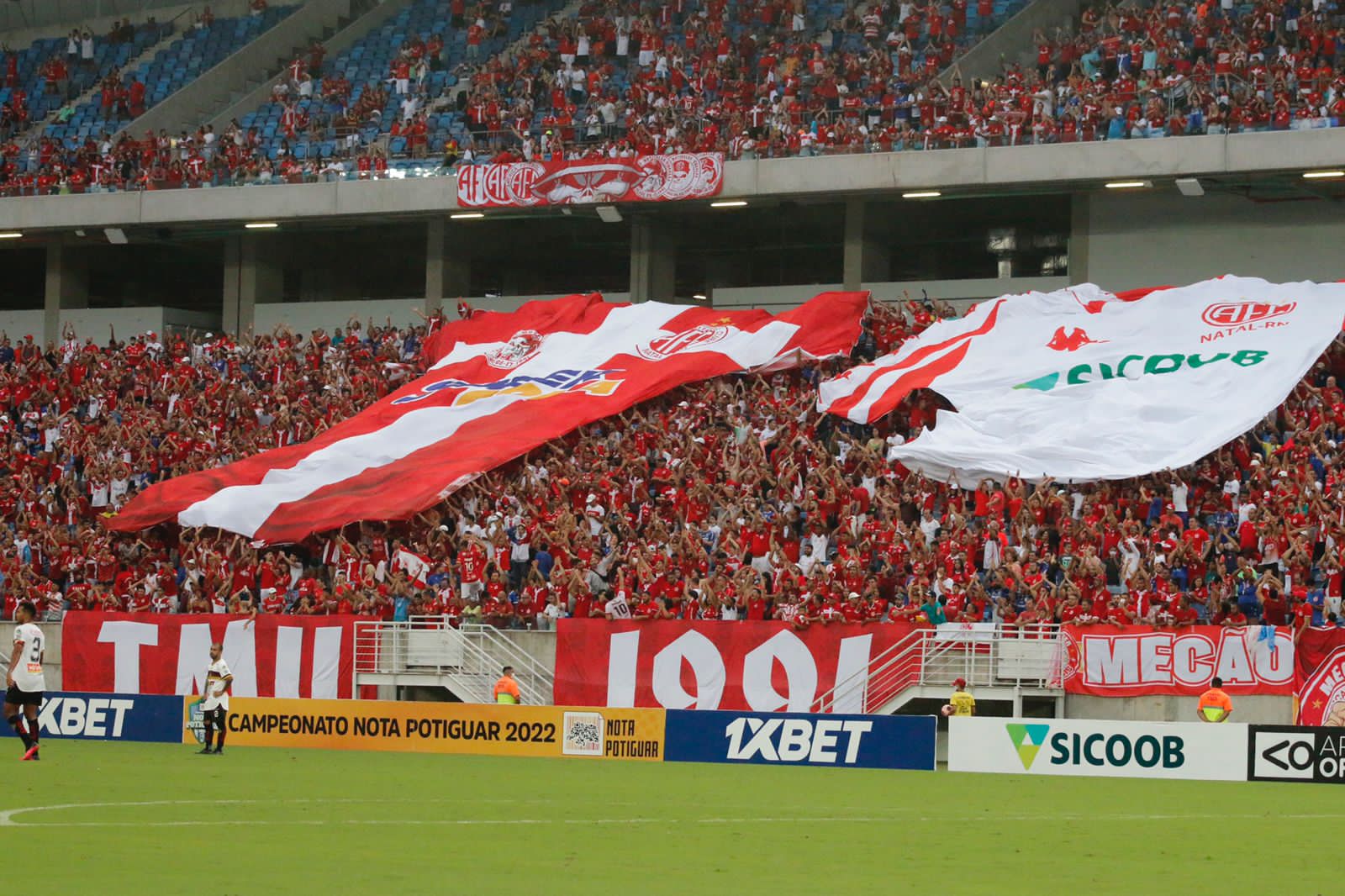 Curtinhas em dia de mais um show da torcida do América