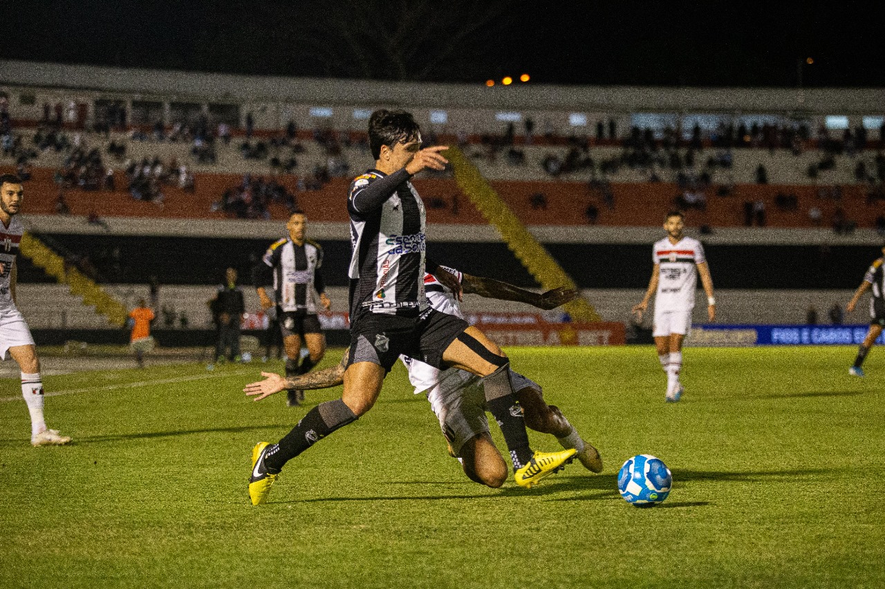 Curtinhas: jejum continua, megalomania, arbitragem vira piada, Copa do Basil e mais