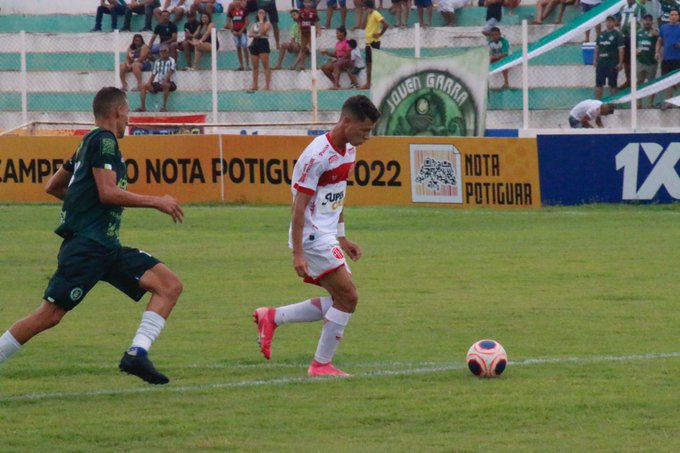 Thiaguinho,  cinco gols e assistência, se torna esperança da torcida rubra