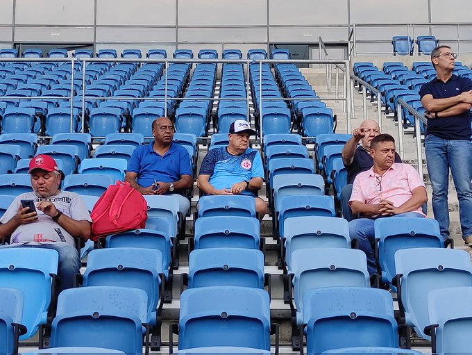 Curtinhas em dia de apresentação do técnico do América e contusões