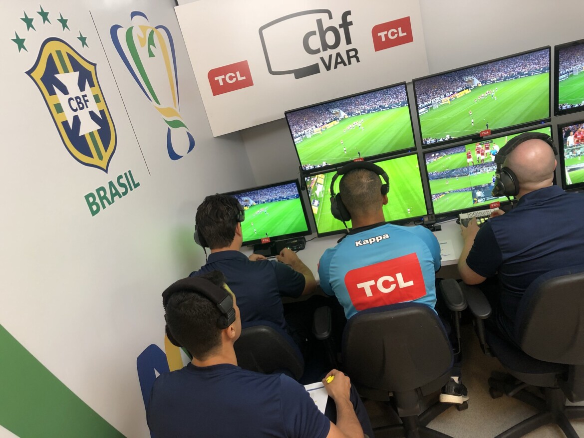 Curtinhas em dia de polêmica de arbitragem e confirmação de VAR no clássico