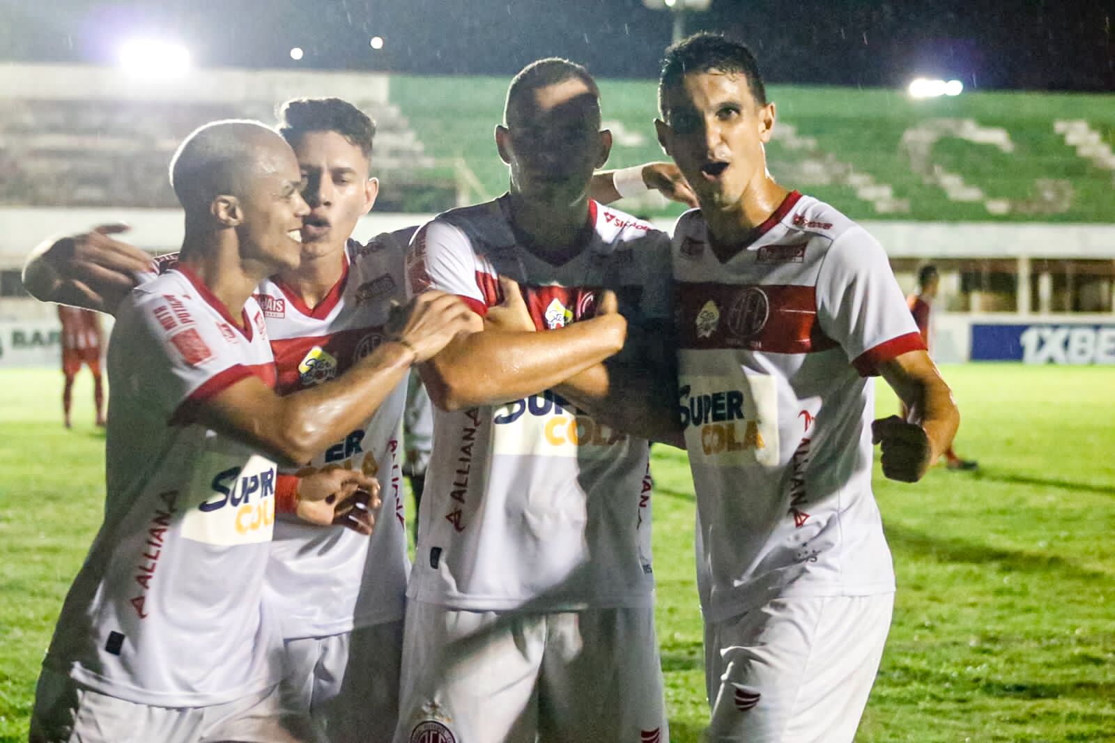 América vence o Potiguar de 3 a 0, mantém liderança e leva vantagem para a semifinal